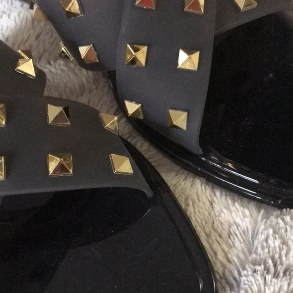 black & Gold pyramid spike cross strap sandals 8 sheer jelly Steve Madden NEW - Picture 5 of 7